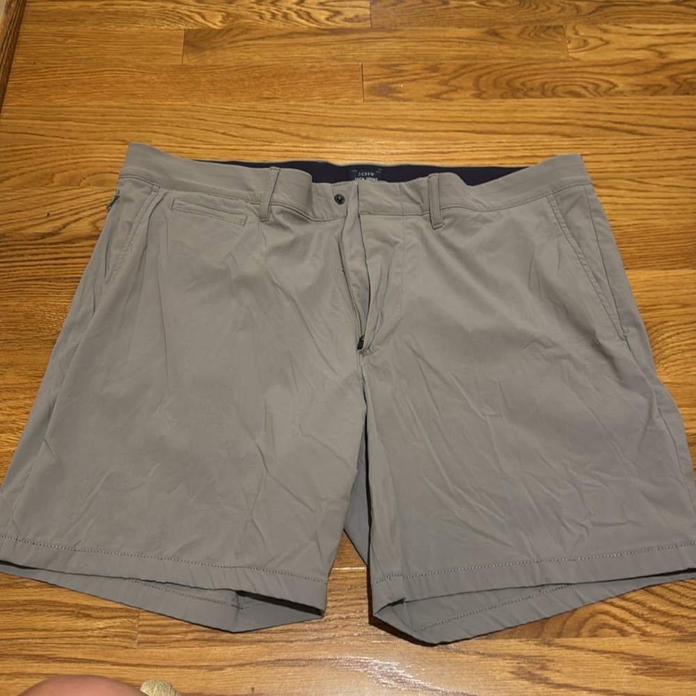 J. Crew tech short size 38 W, 7”
